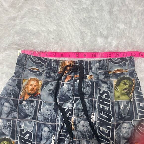 Marvel Avengers Swim Trunks Board Shorts Swimsuit Mens Size Medium - Picture 3 of 10